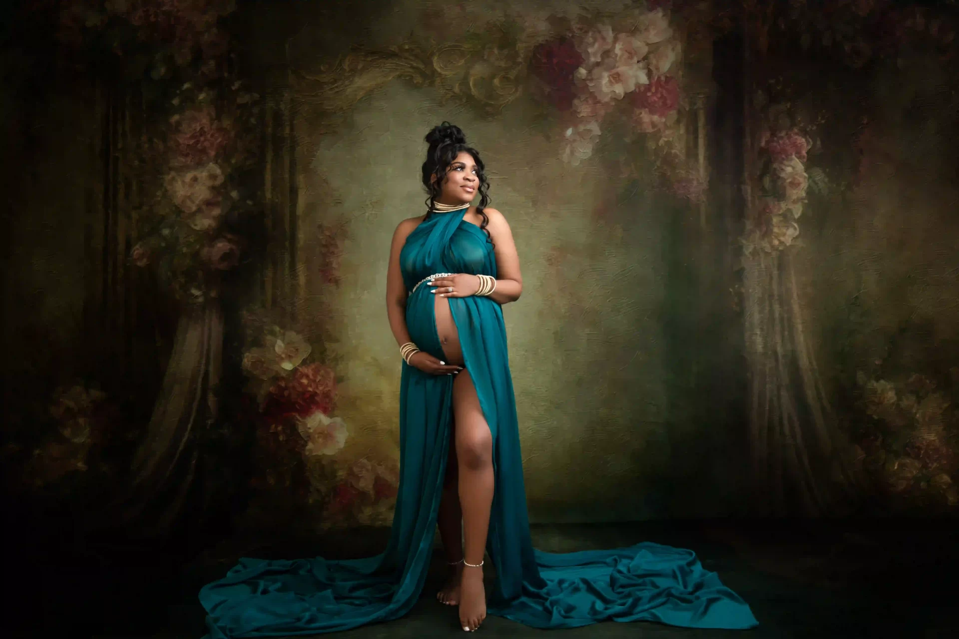 Ethereal Chiffon Wrap for a Dreamy Maternity Portrait