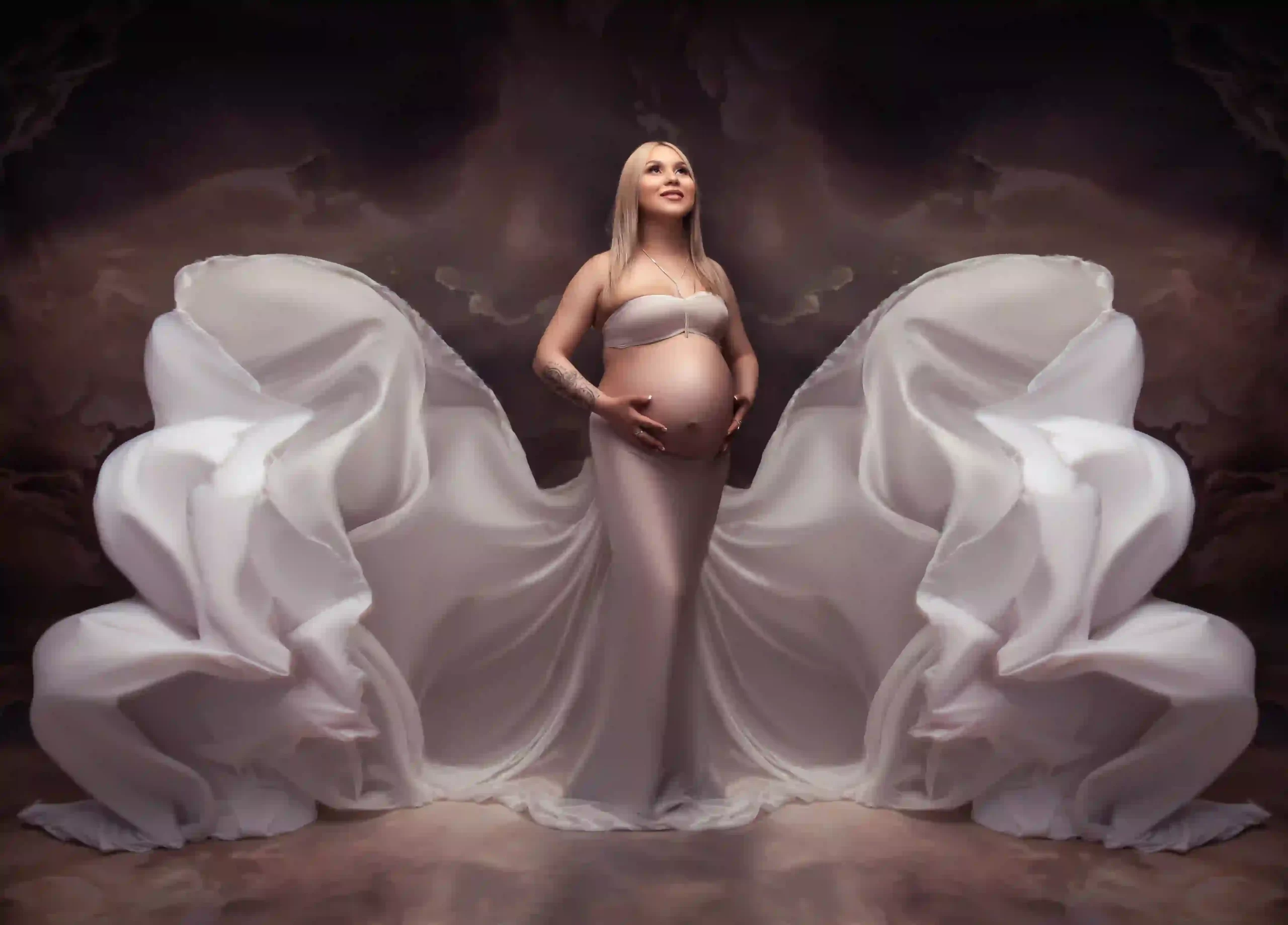 Sheer Chiffon Wrap for a Delicate and Elegant Maternity Session
